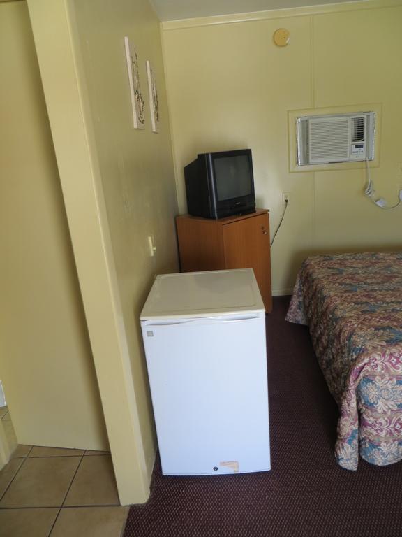 Travelers Inn Okeechobee Habitación foto