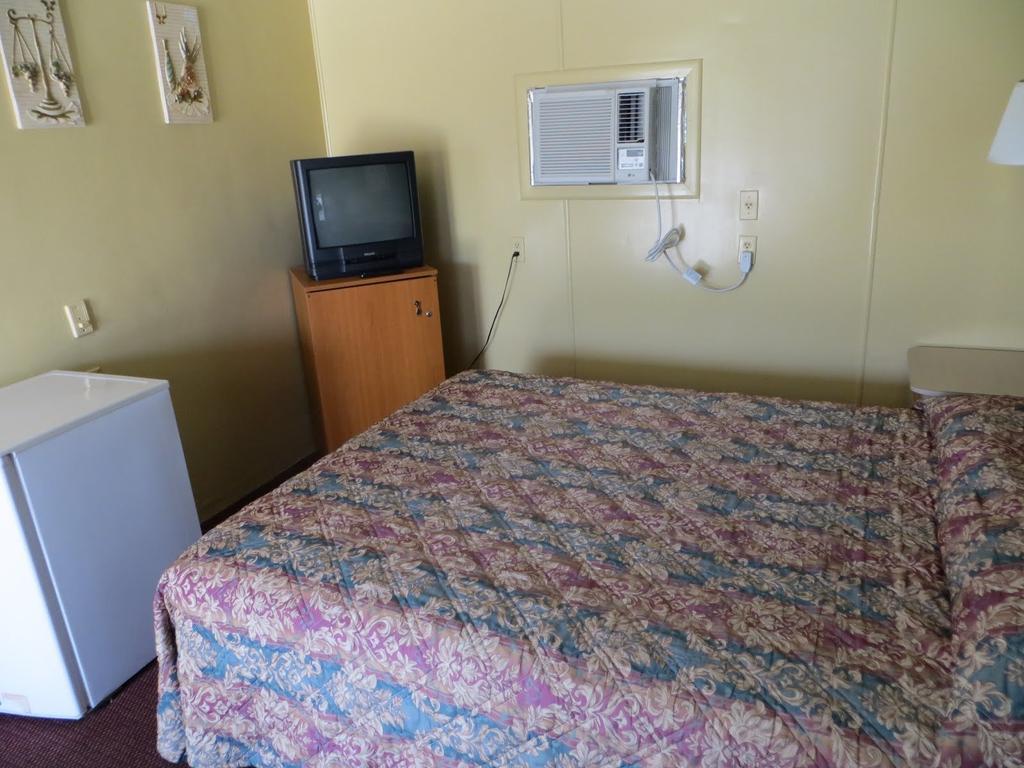 Travelers Inn Okeechobee Habitación foto